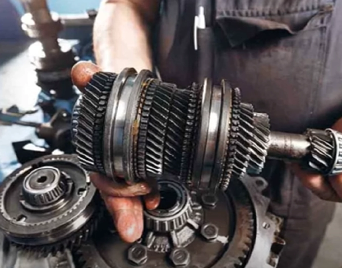 Entretien boîte de vitesse manuelle : le guide complet pour préserver votre transmission