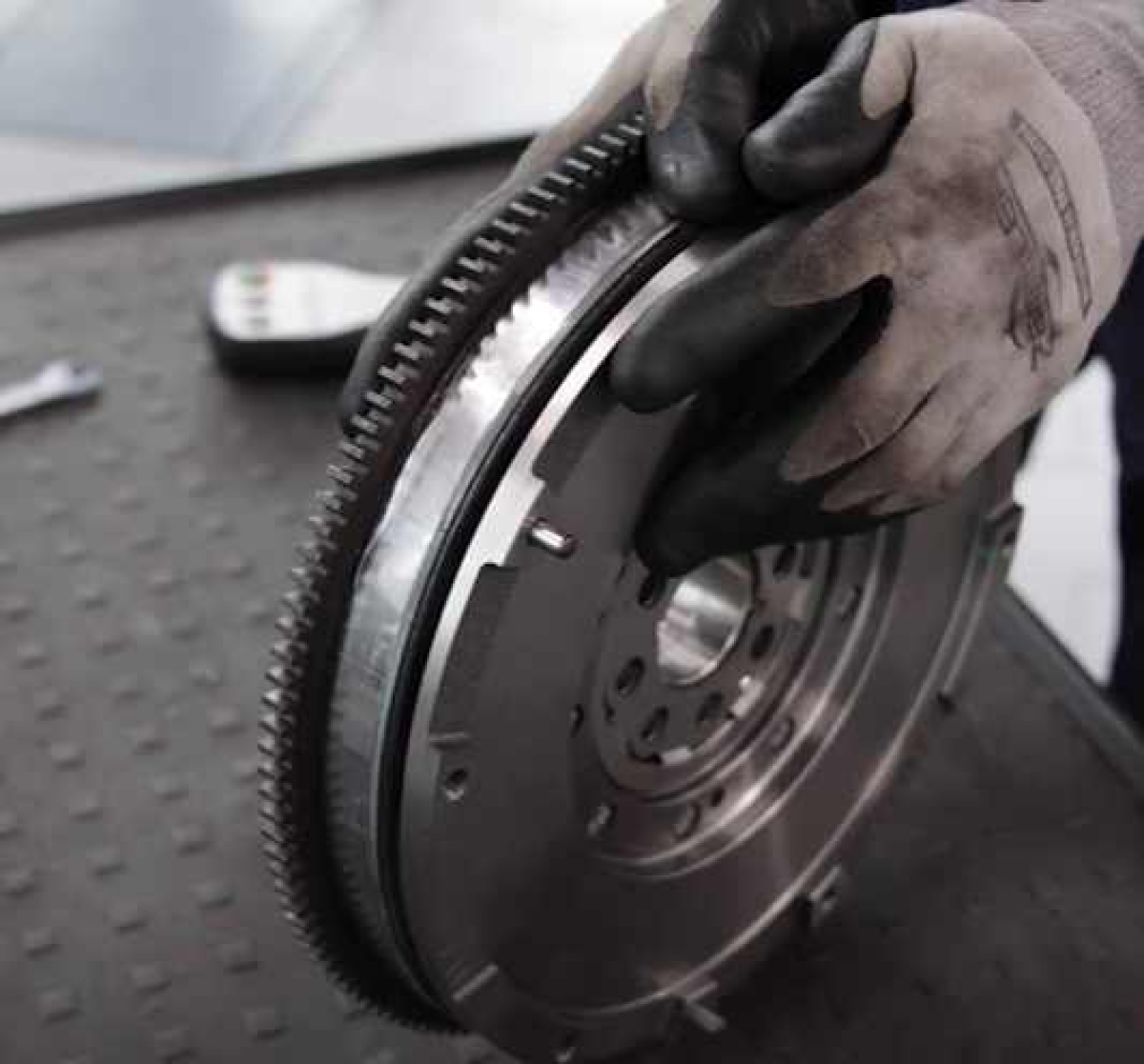 Peut-on mettre un volant moteur d'occasion ? Conseils et astuces !